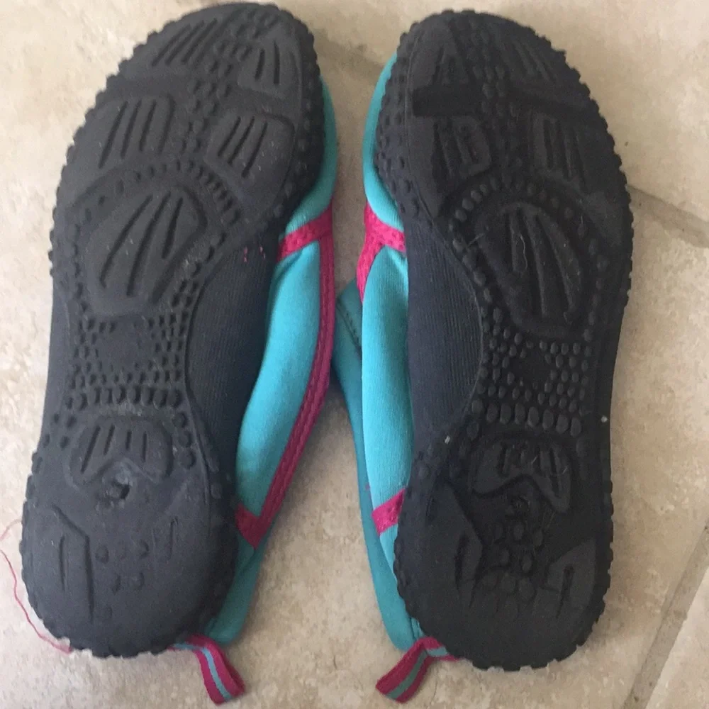 Fresko Water Shoes Size 4 Teal & Pink
